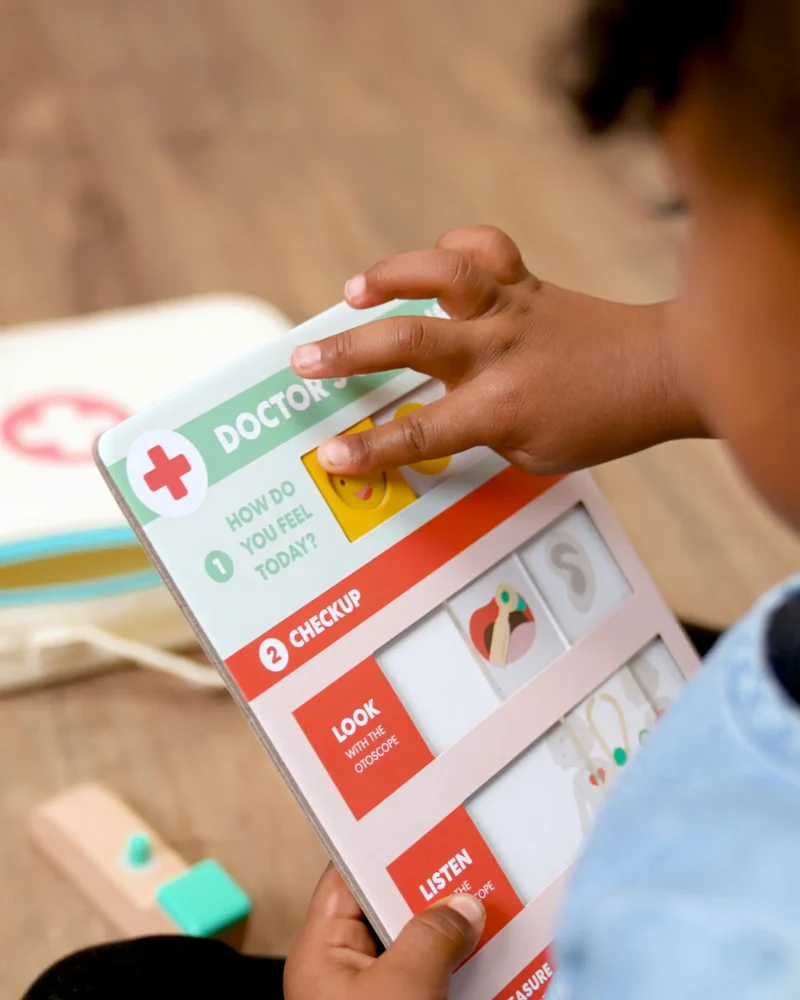 Pretend Play Doctor's Kit - Image 3
